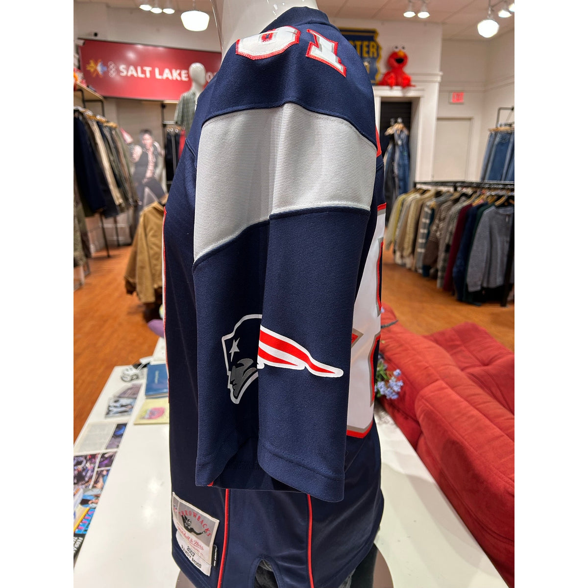 Randy Moss #81 Patriots Throwback 2007 Mitchell & Ness Jersey Size Large