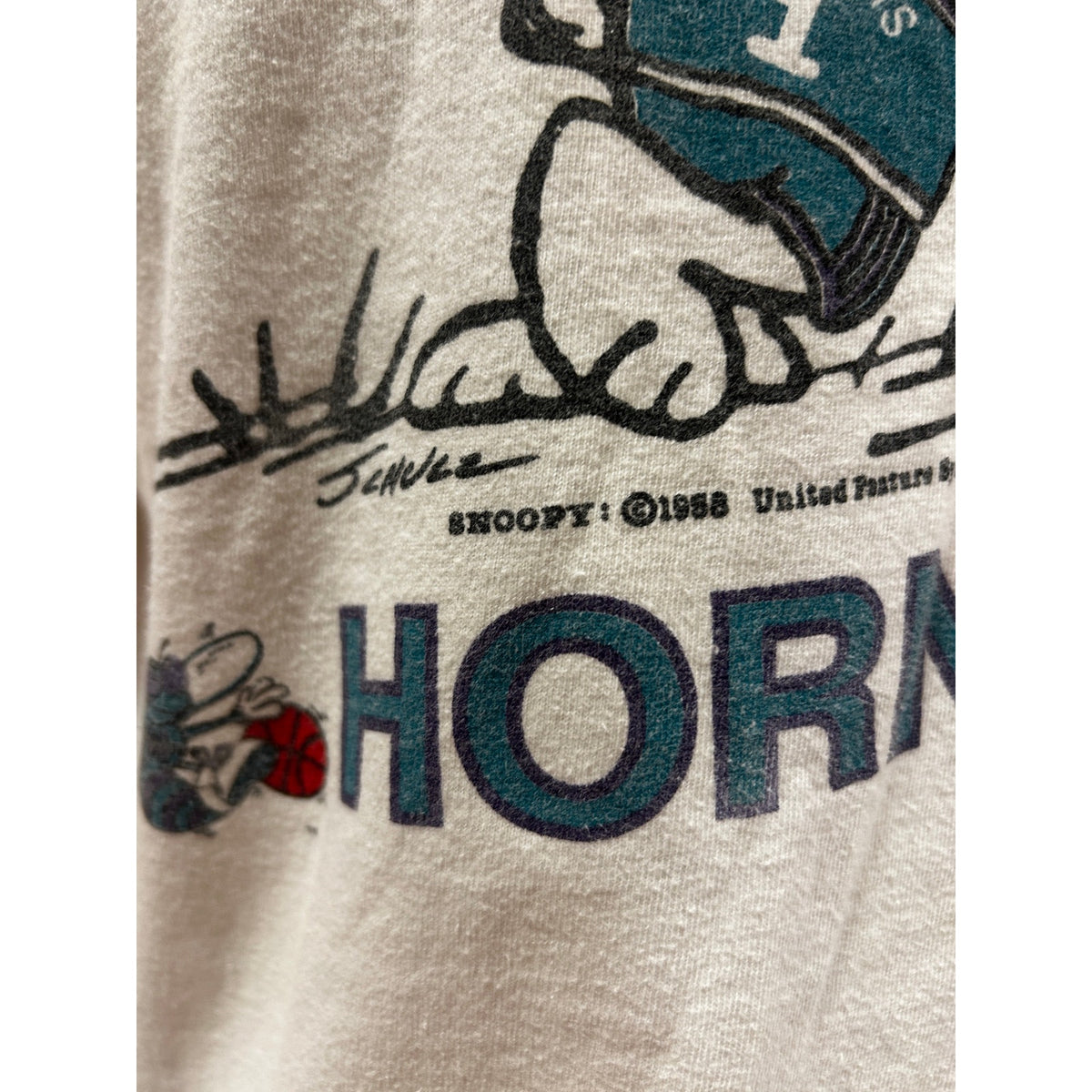 90s NBA Snoopy "Charlotte My Kinda Town!" Charlotte Hornets Single Stitch White Shirt Size Large