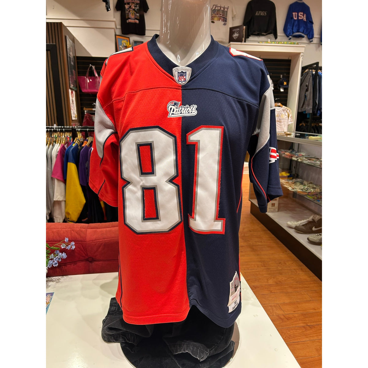 Randy Moss #81 Patriots Throwback 2007 Mitchell & Ness Jersey Size Large