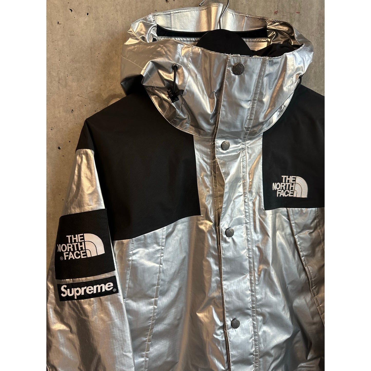 SS18 Supreme x The North Face Metallic Mountain Hooded Parka Jacket Size Medium