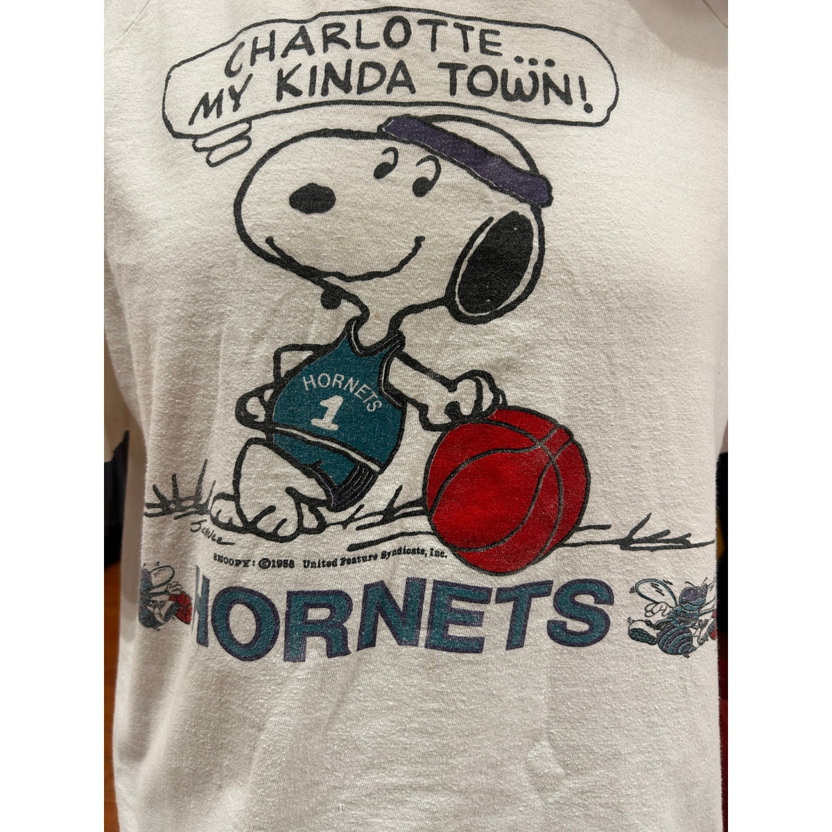 90s NBA Snoopy "Charlotte My Kinda Town!" Charlotte Hornets Single Stitch White Shirt Size Large